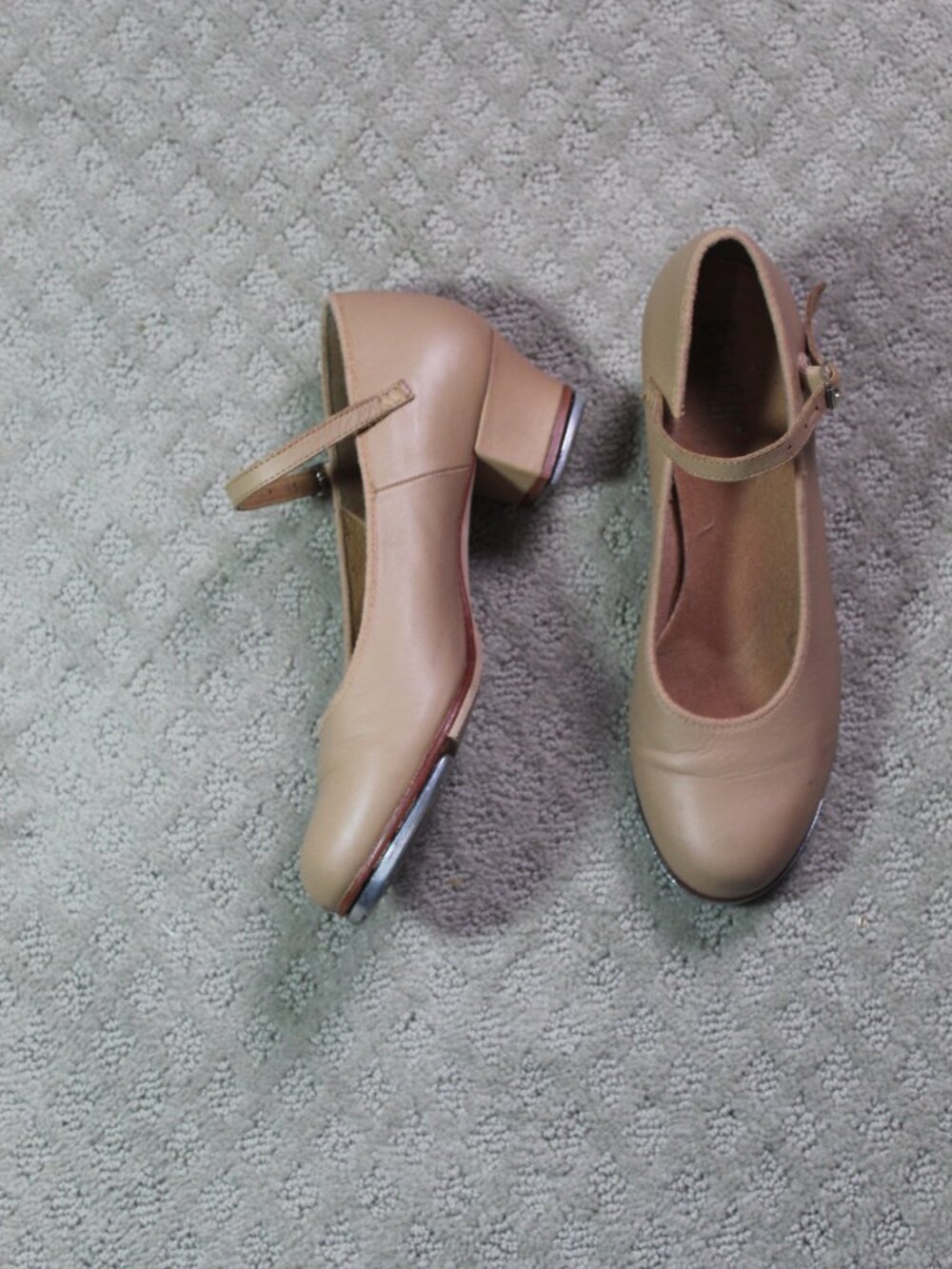Bloch Size 7 Tan Leather 1.5" Heeled Tap Shoes
